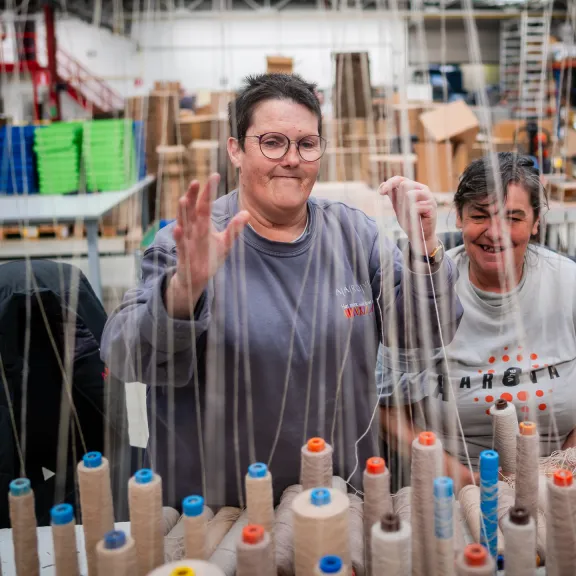 Kathleen en Bea aan de bobijntjes