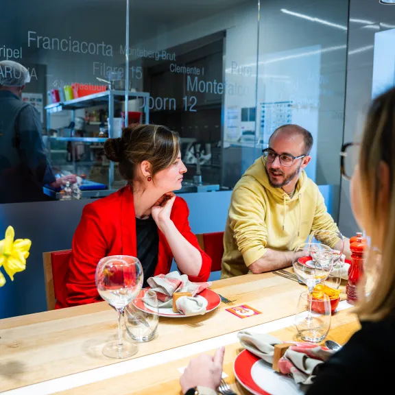 carine aan tafel