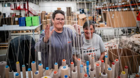 Kathleen en Bea aan de bobijntjes